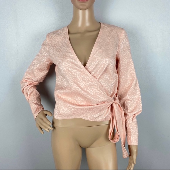 NEW SAMSØE SAMSØE PINK FLORAL JACQUARD WRAP TOP - Picture 2 of 9